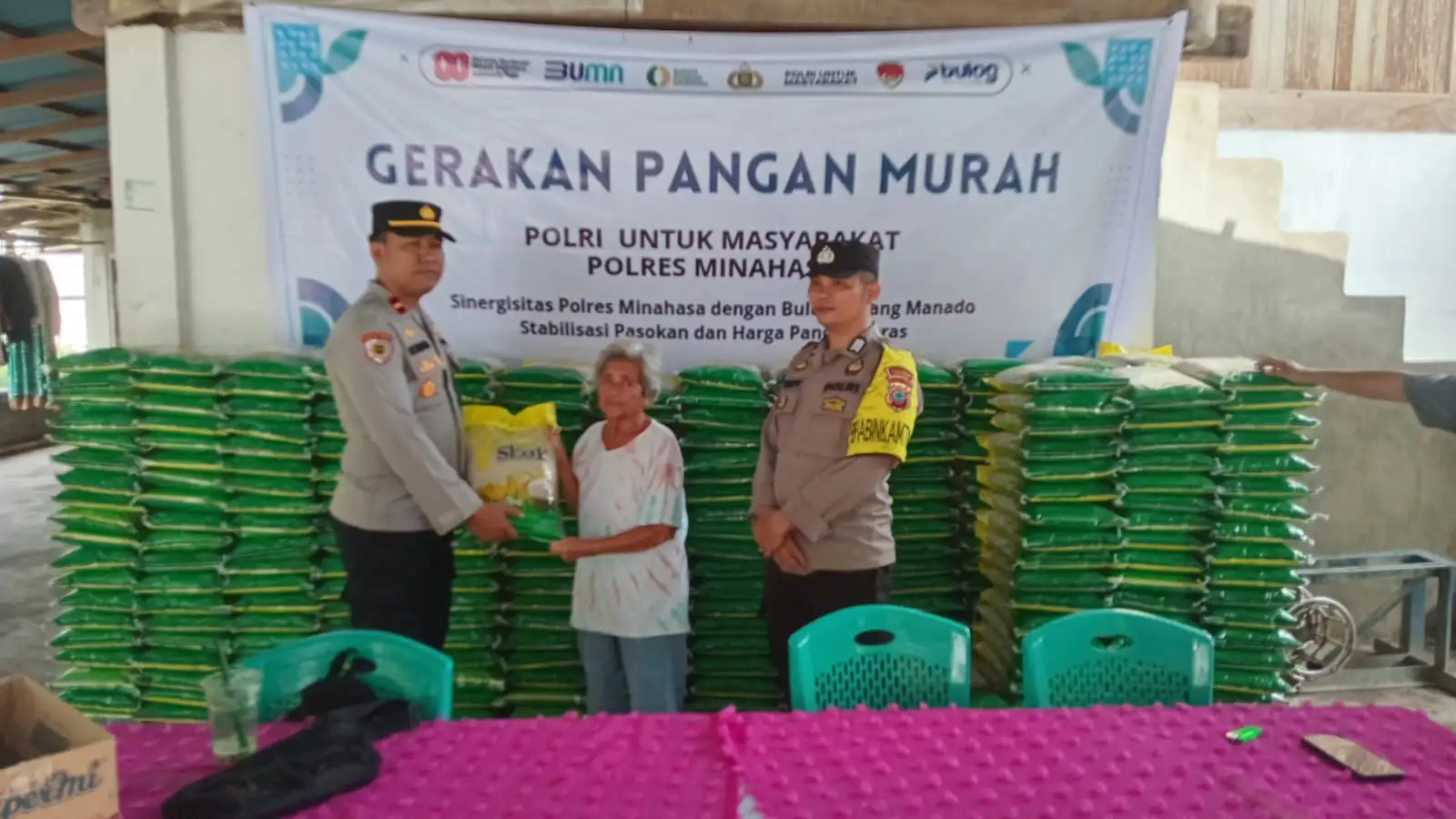 ?Polres Minahasa Hadirkan Gerakan Pangan Murah di Lembean Timur, 2 Ton Beras Habis Terjual?